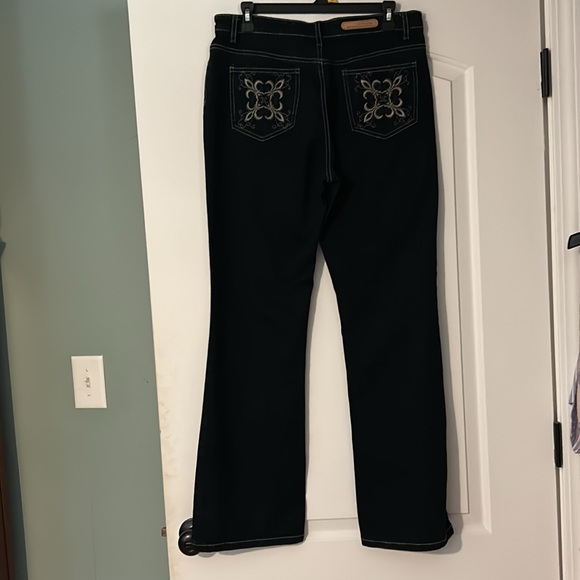 Like new never worn - Picture 2 of 4